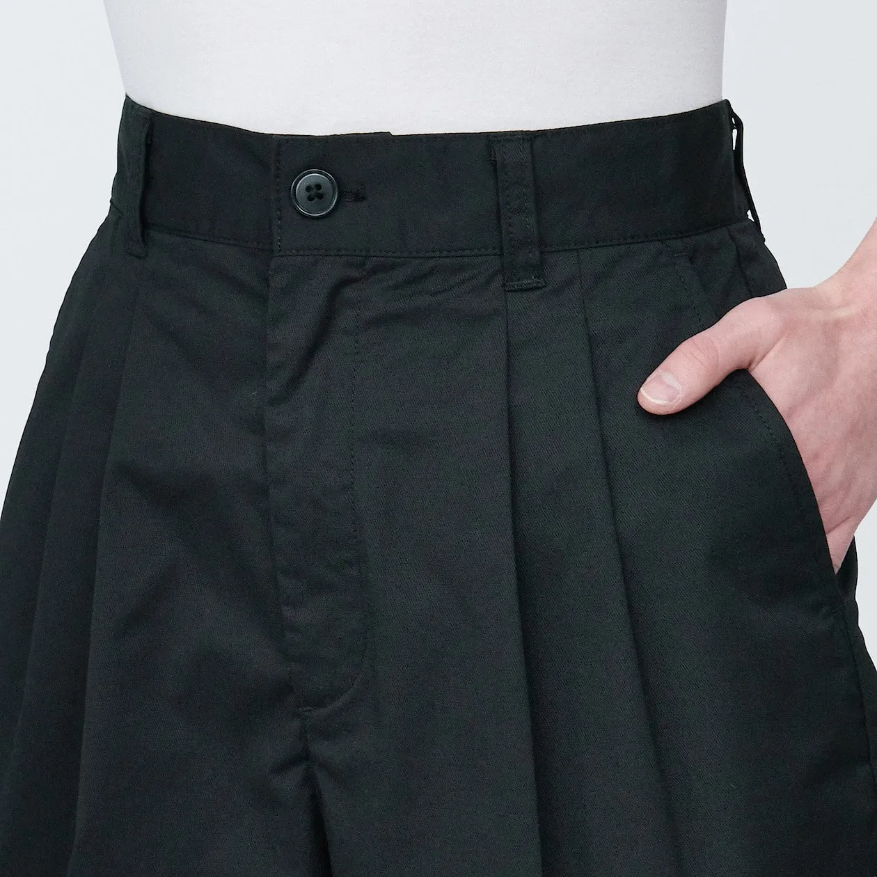 Stretch Pleated Bermuda Shorts