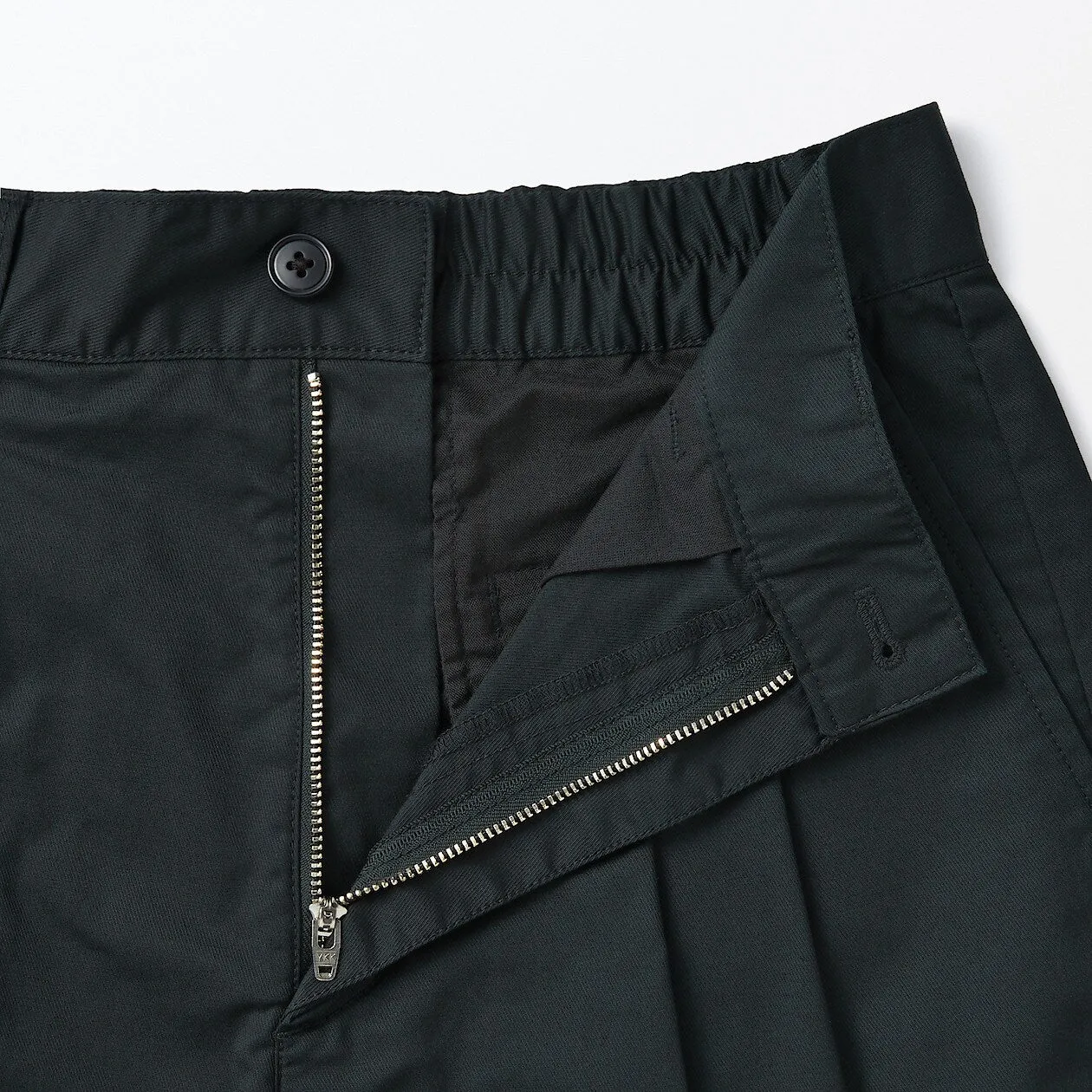 Stretch Pleated Bermuda Shorts