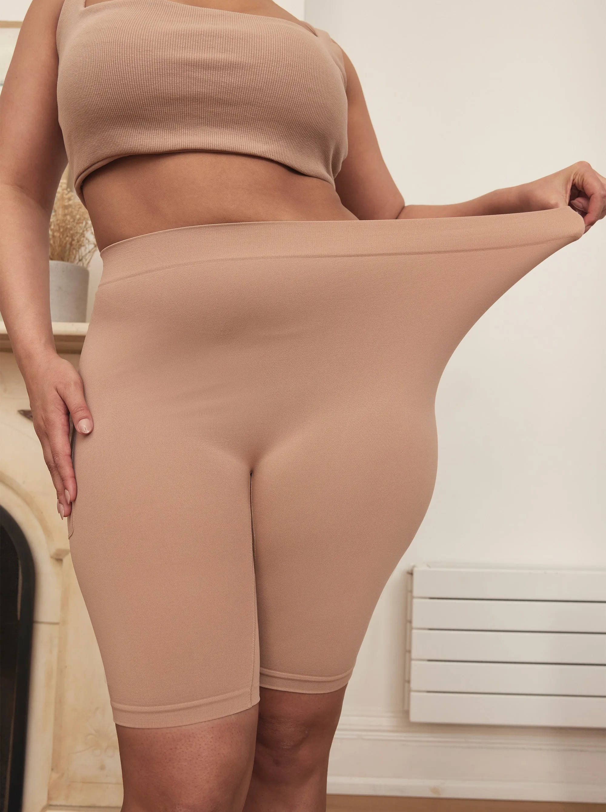 The Cargo 9" Almond